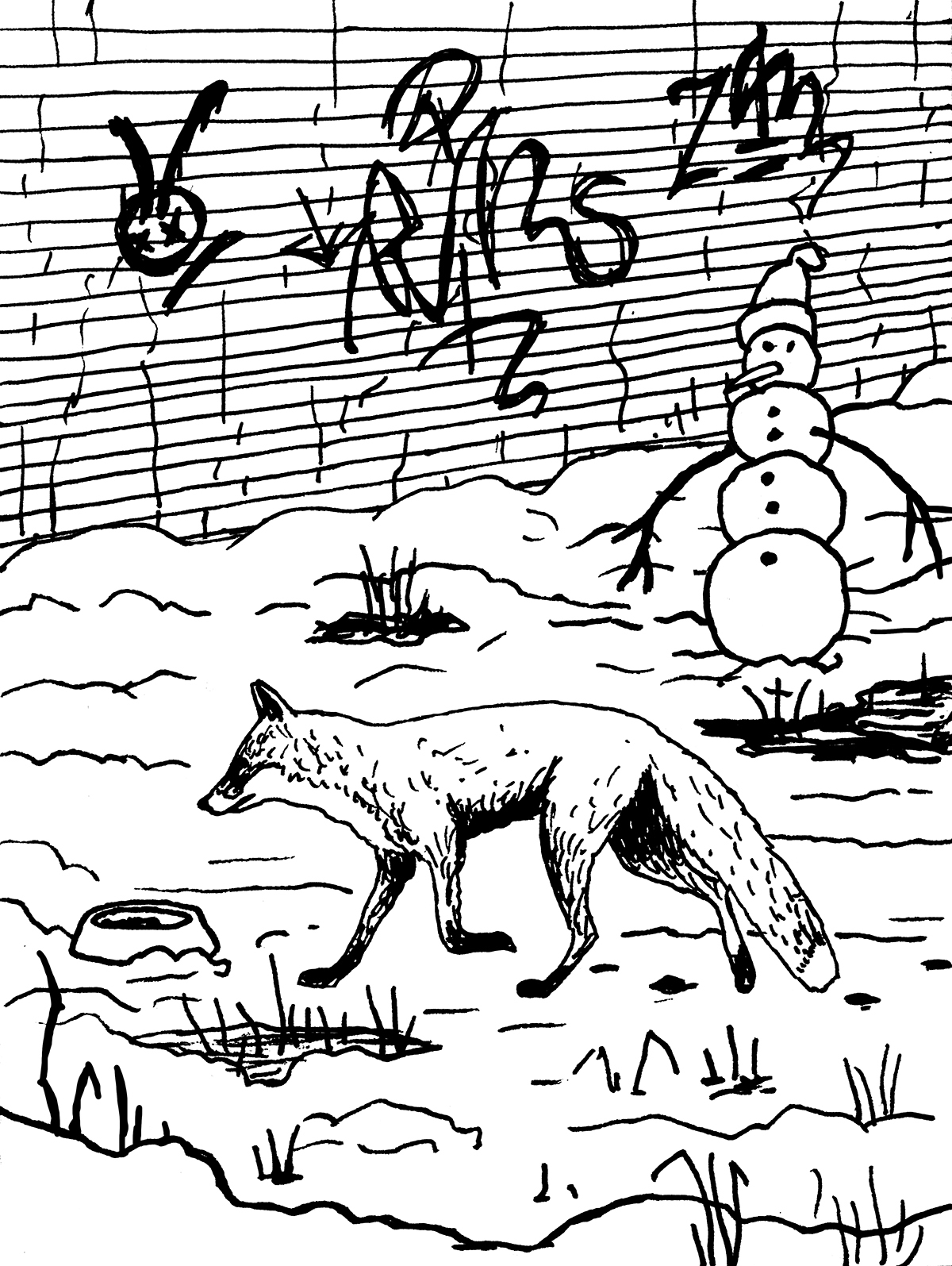 Lisica zbliża się do miski z jedzeniem wśród zimowej miejskiej scenerii. Spod śniegu wystają kępy traw, w tle widoczny bałwan oraz pokryty tagami mur